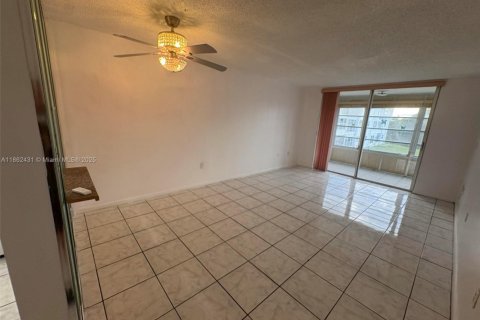 Condominio en venta en Sunrise, Florida, 1 dormitorio, 59.46 m2 № 1893276 - foto 17