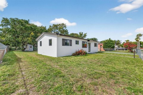 Casa en venta en Miami, Florida, 4 dormitorios, 106.28 m2 № 2062676 - foto 5