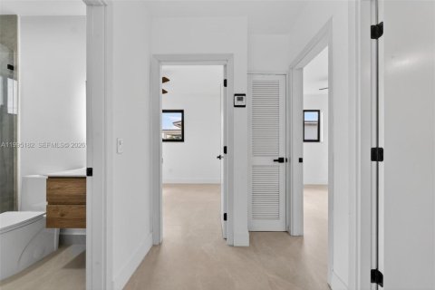 Casa en venta en Miami, Florida, 4 dormitorios, 106.28 m2 № 2062676 - foto 19