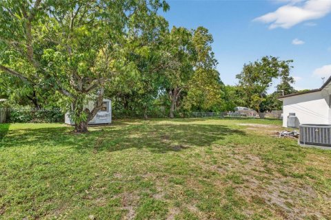 Casa en venta en Miami, Florida, 4 dormitorios, 106.28 m2 № 2062676 - foto 30