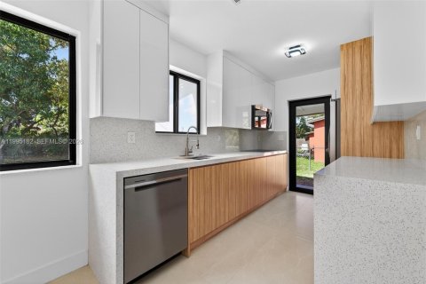 Casa en venta en Miami, Florida, 4 dormitorios, 106.28 m2 № 2062676 - foto 11