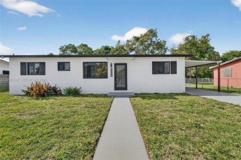 Casa en venta en Miami, Florida, 4 dormitorios, 106.28 m2 № 2062676 - foto 1