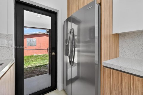 Casa en venta en Miami, Florida, 4 dormitorios, 106.28 m2 № 2062676 - foto 14