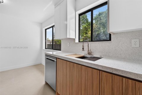 Casa en venta en Miami, Florida, 4 dormitorios, 106.28 m2 № 2062676 - foto 15