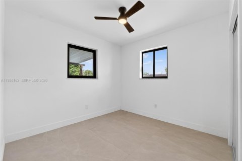 Casa en venta en Miami, Florida, 4 dormitorios, 106.28 m2 № 2062676 - foto 16