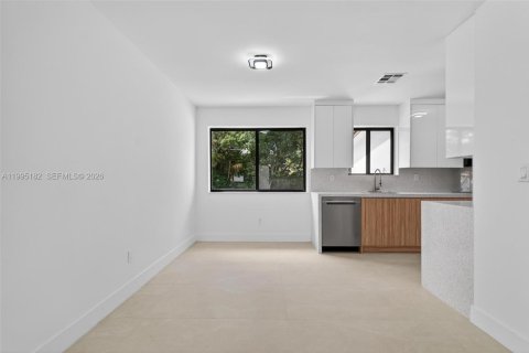 Casa en venta en Miami, Florida, 4 dormitorios, 106.28 m2 № 2062676 - foto 9