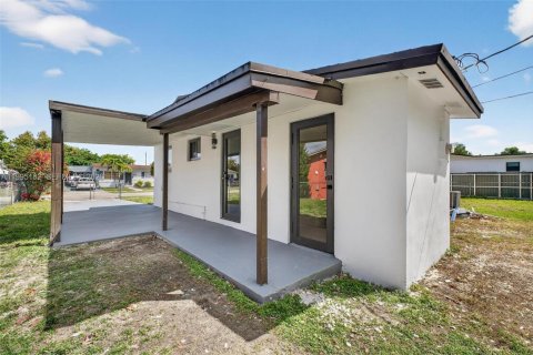 Casa en venta en Miami, Florida, 4 dormitorios, 106.28 m2 № 2062676 - foto 27
