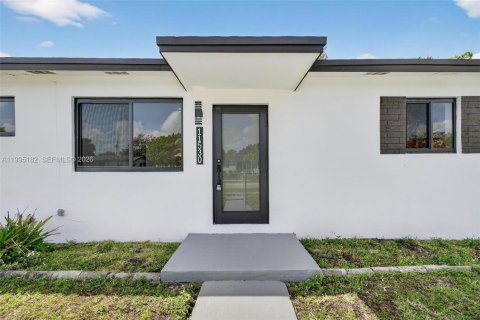 Casa en venta en Miami, Florida, 4 dormitorios, 106.28 m2 № 2062676 - foto 2