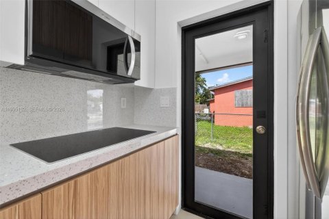 Casa en venta en Miami, Florida, 4 dormitorios, 106.28 m2 № 2062676 - foto 13