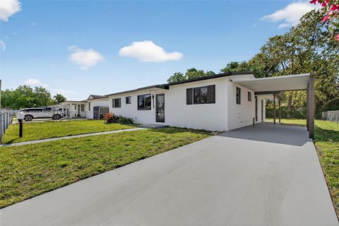 Casa en venta en Miami, Florida, 4 dormitorios, 106.28 m2 № 2062676 - foto 4