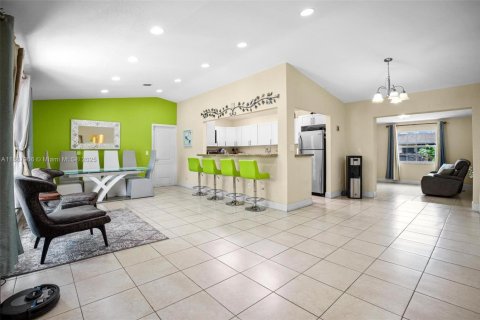 Casa en venta en Homestead, Florida, 3 dormitorios, 160.16 m2 № 1941904 - foto 4