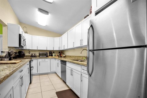 Casa en venta en Homestead, Florida, 3 dormitorios, 160.16 m2 № 1941904 - foto 10