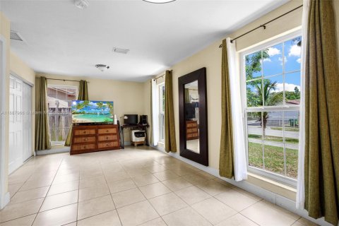 Casa en venta en Homestead, Florida, 3 dormitorios, 160.16 m2 № 1941904 - foto 14