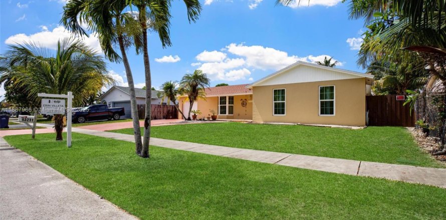 Casa en Homestead, Florida 3 dormitorios, 160.16 m2 № 1941904