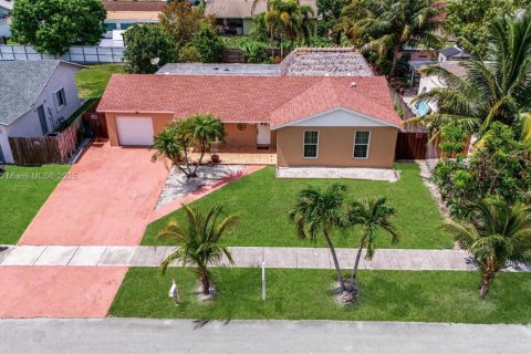 Casa en venta en Homestead, Florida, 3 dormitorios, 160.16 m2 № 1941904 - foto 2