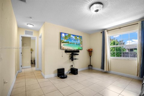 Casa en venta en Homestead, Florida, 3 dormitorios, 160.16 m2 № 1941904 - foto 11