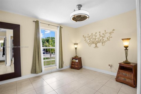 Casa en venta en Homestead, Florida, 3 dormitorios, 160.16 m2 № 1941904 - foto 13