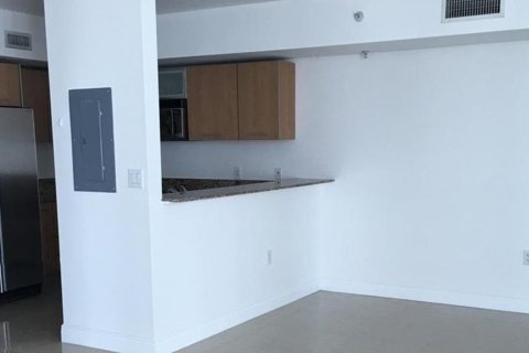 Apartment in METROPOLIS in Miami, Florida 2 bedrooms, 107 sq.m. № 55756 - photo 1