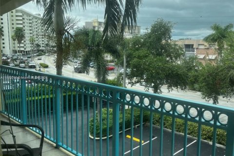 Copropriété à vendre à Hallandale Beach, Floride: 2 chambres, 106.84 m2 № 1598971 - photo 20