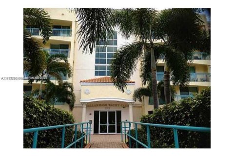 Copropriété à vendre à Hallandale Beach, Floride: 2 chambres, 106.84 m2 № 1598971 - photo 3