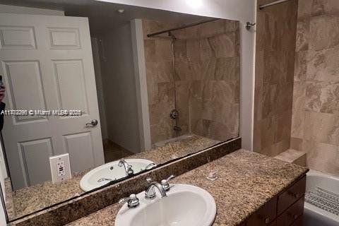 Copropriété à vendre à Hallandale Beach, Floride: 2 chambres, 106.84 m2 № 1598971 - photo 12