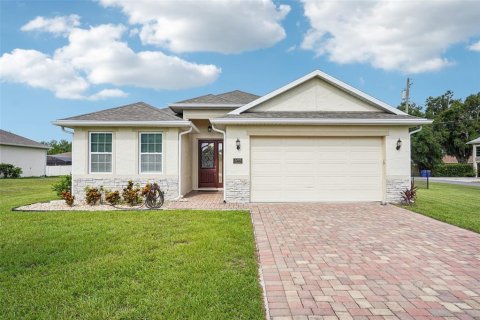House in Howey-in-the-Hills, Florida 3 bedrooms, 153.38 sq.m. № 1840231 - photo 1