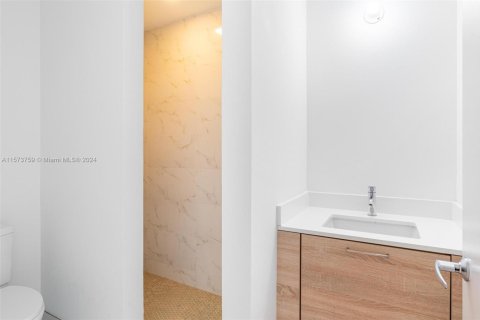 Condo in North Miami Beach, Florida, 4 bedrooms  № 1812293 - photo 30