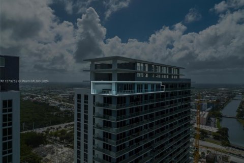 Condo in North Miami Beach, Florida, 4 bedrooms  № 1812293 - photo 3