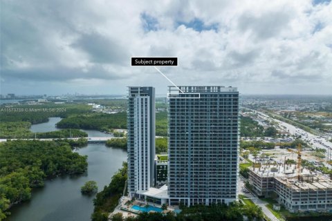 Condo in North Miami Beach, Florida, 4 bedrooms  № 1812293 - photo 2