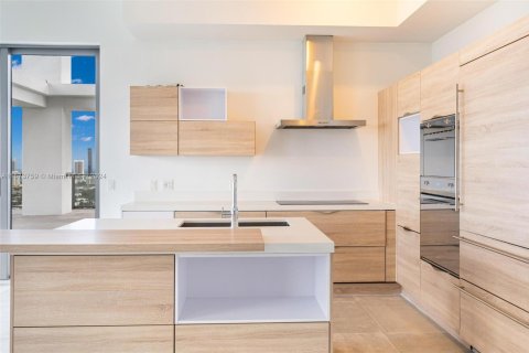Condo in North Miami Beach, Florida, 4 bedrooms  № 1812293 - photo 17