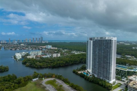 Condo in North Miami Beach, Florida, 4 bedrooms  № 1812293 - photo 8