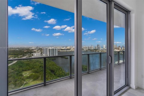 Condo in North Miami Beach, Florida, 4 bedrooms  № 1812293 - photo 22
