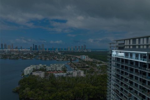 Condo in North Miami Beach, Florida, 4 bedrooms  № 1812293 - photo 9