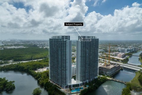Condo in North Miami Beach, Florida, 4 bedrooms  № 1812293 - photo 7
