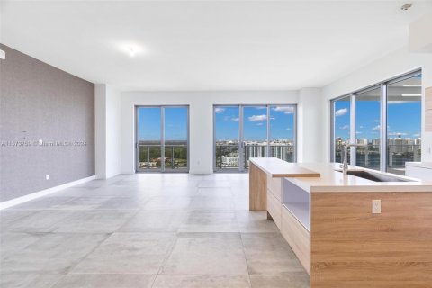 Condo in North Miami Beach, Florida, 4 bedrooms  № 1812293 - photo 13