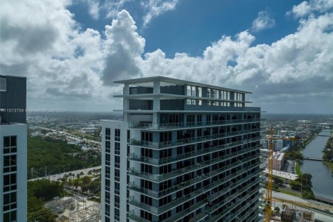Condo in North Miami Beach, Florida, 4 bedrooms  № 1812293 - photo 4