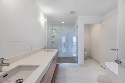 Condo in North Miami Beach, Florida, 4 bedrooms  № 1812293 - photo 29