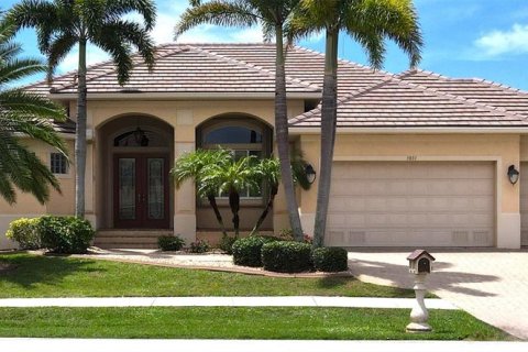 House in Punta Gorda, Florida 3 bedrooms, 230.86 sq.m. № 2091875