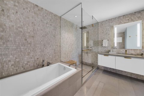 Condo in Miami, Florida, 3 bedrooms № 1797731 - photo 18