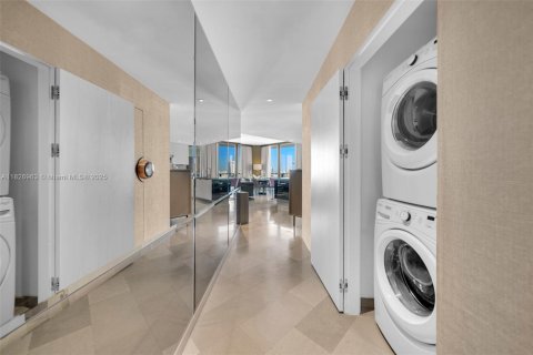 Condo in Miami, Florida, 3 bedrooms № 1797731 - photo 27