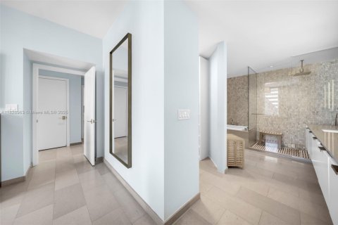 Condo in Miami, Florida, 3 bedrooms № 1797731 - photo 16