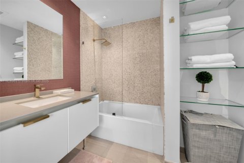 Condo in Miami, Florida, 3 bedrooms № 1797731 - photo 25