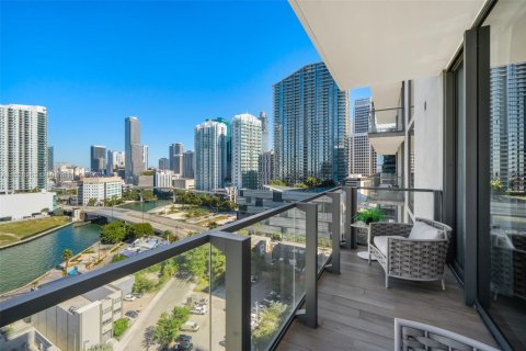 Condo in Miami, Florida, 3 bedrooms № 1797731 - photo 1