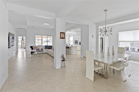 Villa ou maison à louer à Bradenton, Floride: 5 chambres, 284 m2 № 1583063 - photo 9