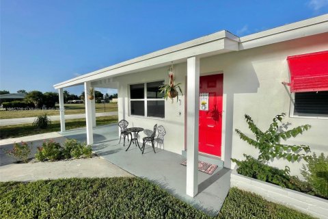 Casa en venta en Lantana, Florida, 3 dormitorios, 103.96 m2 № 1956634 - foto 6