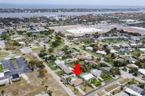 Casa en venta en Lantana, Florida, 3 dormitorios, 103.96 m2 № 1956634 - foto 8