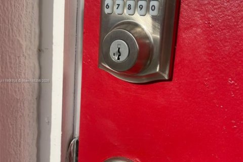 Casa en venta en Lantana, Florida, 3 dormitorios, 103.96 m2 № 1956634 - foto 19