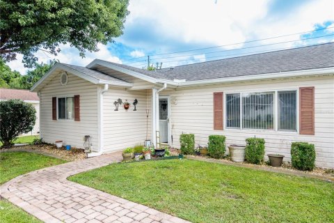 House in Summerfield, Florida 2 bedrooms, 174.47 sq.m. № 2318509