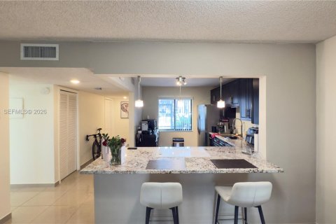 Condo in Weston, Florida, 2 bedrooms  № 2005079 - photo 7