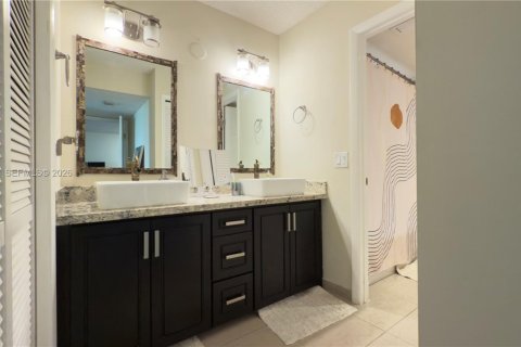 Condo in Weston, Florida, 2 bedrooms  № 2005079 - photo 17